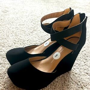 REPORT Wedge gladiator style size 9